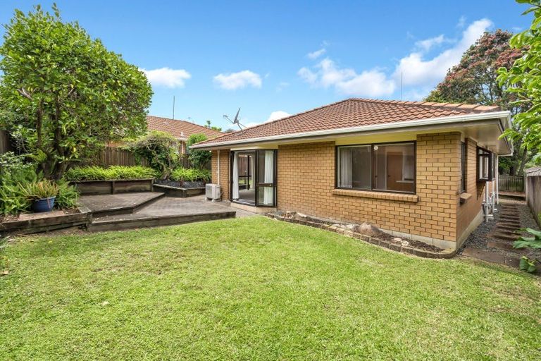 Photo of property in 3/2 Channing Crescent, Botany Downs, Auckland, 2010