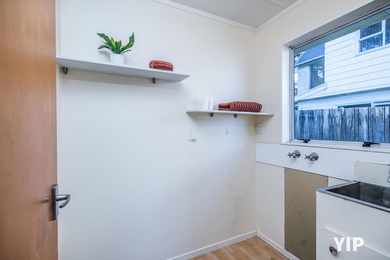 Photo of property in 68 Colchester Crescent, Newlands, Wellington, 6037