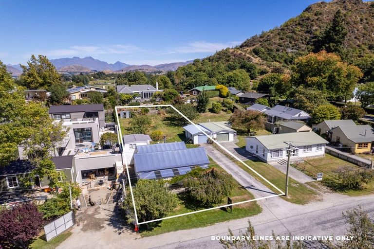 Photo of property in 16 Caernarvon Street, Arrowtown, 9302