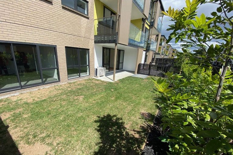 Photo of property in 1/3g Newelm Lane, Flat Bush, Auckland, 2019