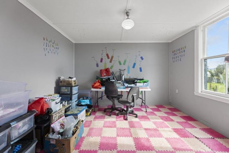 Photo of property in 10 Sandown Street, Waihola, Milton, 9073