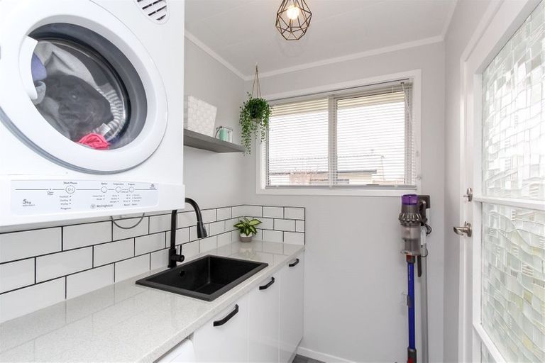 Photo of property in 3 Erica Place, Bell Block, New Plymouth, 4312