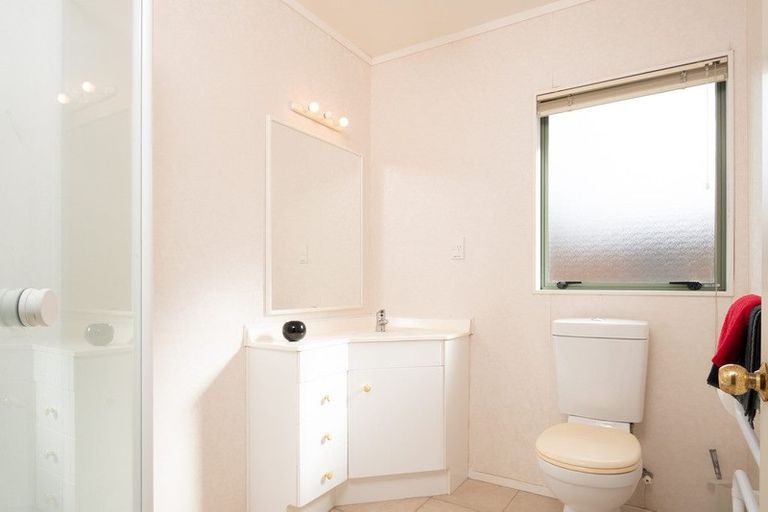 Photo of property in 28 San Bernadino Drive, Henderson, Auckland, 0612