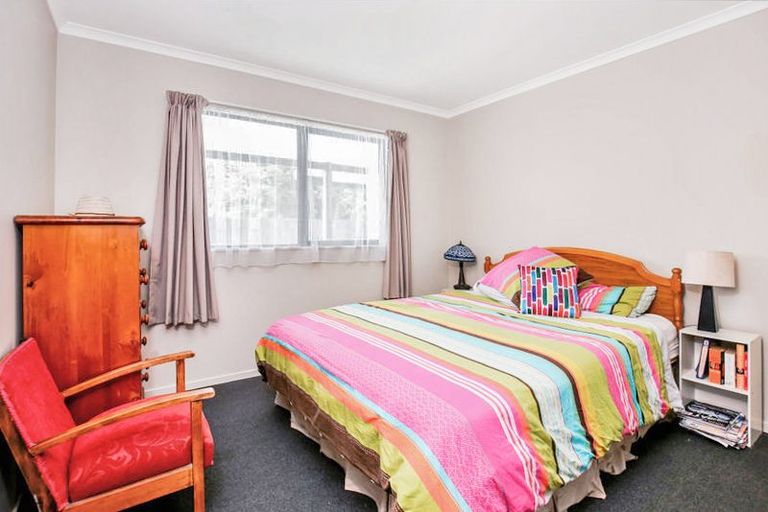 Photo of property in 13a Albert Road, Kelston, Auckland, 0602