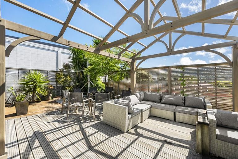 Photo of property in 8 Glendavar Street, Berhampore, Wellington, 6023