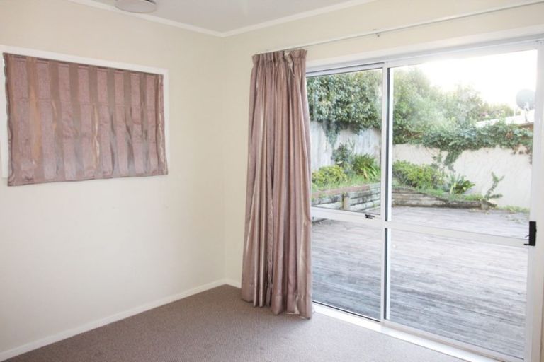 Photo of property in 1/10 Copperfield Terrace, Mellons Bay, Auckland, 2014