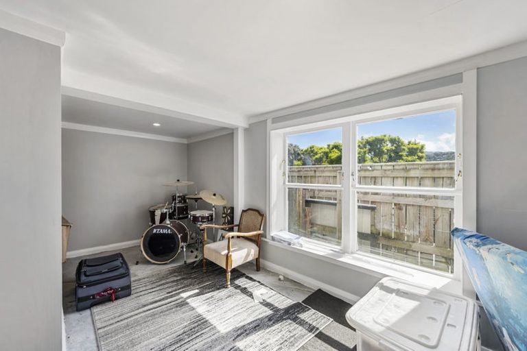 Photo of property in 8 Glendavar Street, Berhampore, Wellington, 6023