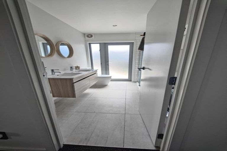 Photo of property in 2/146 Soleares Avenue, Mount Pleasant, Christchurch, 8081