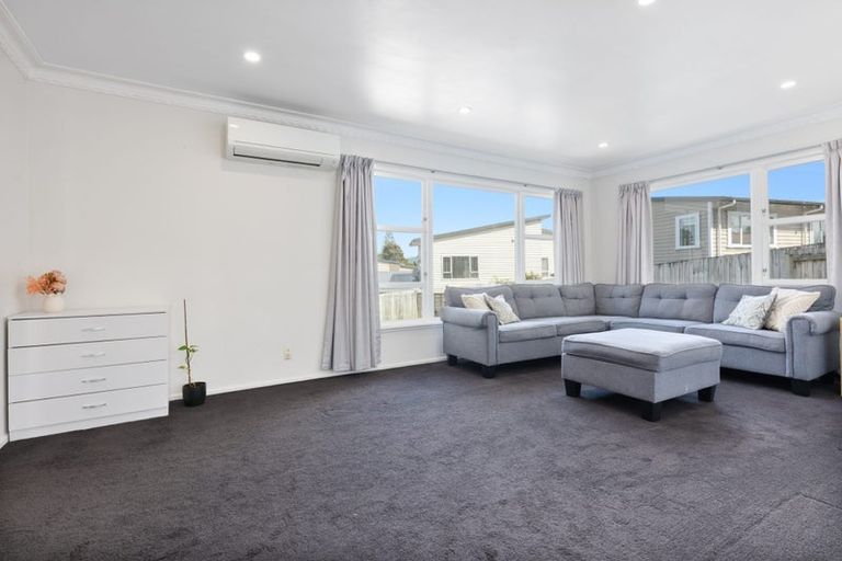 Photo of property in 37 Awaroa Road, Sunnyvale, Auckland, 0612