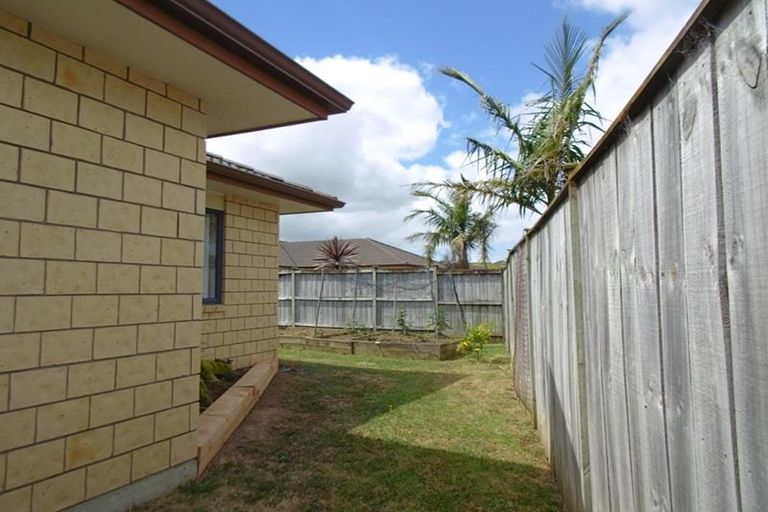 Photo of property in 12 Bellshill Close, Wattle Downs, Auckland, 2103