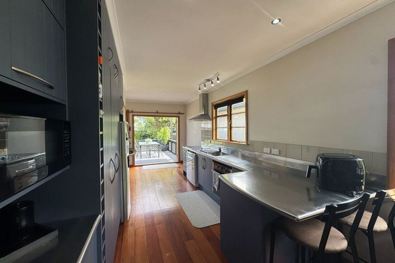 Photo of property in 9 Durham Crescent, Palmerston North, 4414
