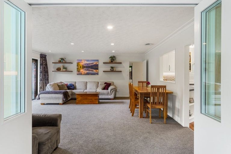 Photo of property in 33 Highland Place, Avonhead, Christchurch, 8042