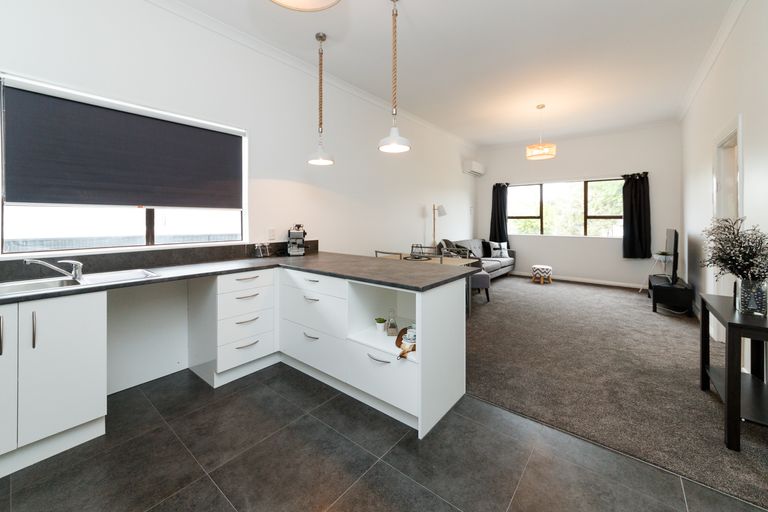 Photo of property in 43 Wood Street, Takaro, Palmerston North, 4410