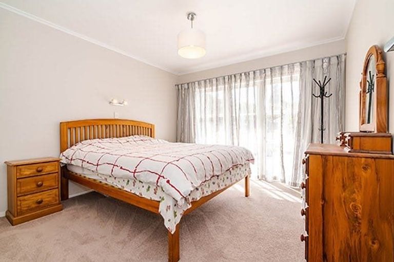 Photo of property in 54 Ravenwood Drive, Forrest Hill, Auckland, 0620