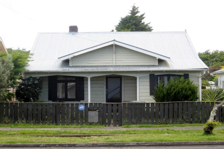 Photo of property in 16 Alexander Street, Whanganui, 4500