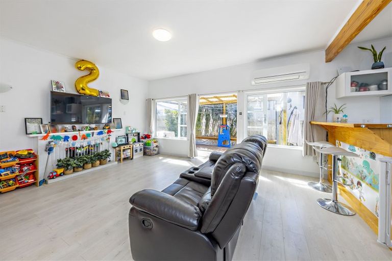 Photo of property in 2/15 Hill Road, Papatoetoe, Auckland, 2025