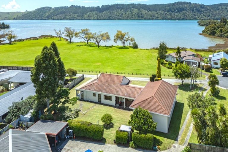 Photo of property in 126 Patiki Place, Whangamata, 3620