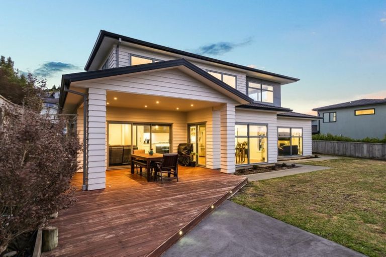 Photo of property in 13 Canary Way, Whitby, Porirua, 5024