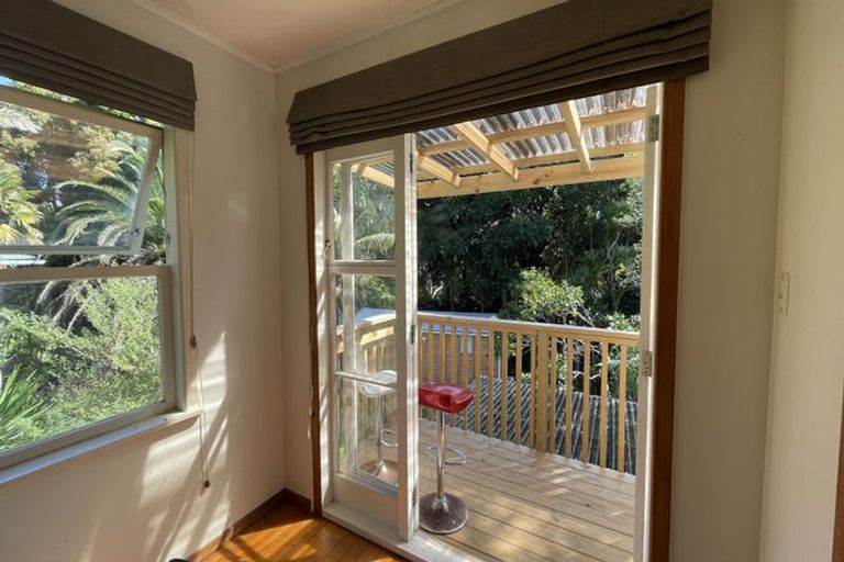 Photo of property in 26 Glen Marine Parade, Glendene, Auckland, 0602