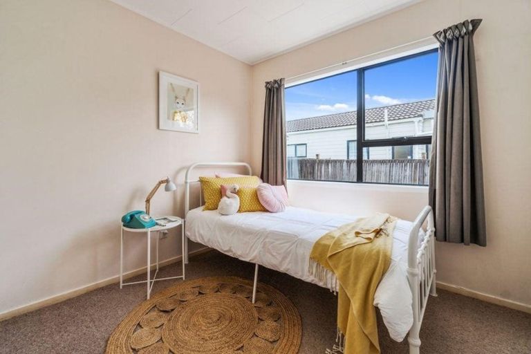 Photo of property in 21 Redlands Grove, Swanson, Auckland, 0612