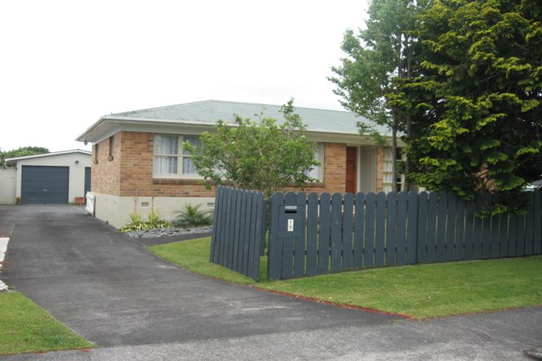 Photo of property in 75 Rosehill Drive, Rosehill, Papakura, 2113