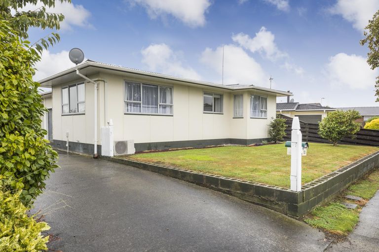 Photo of property in 15 Meadowbrook Drive, Cloverlea, Palmerston North, 4412