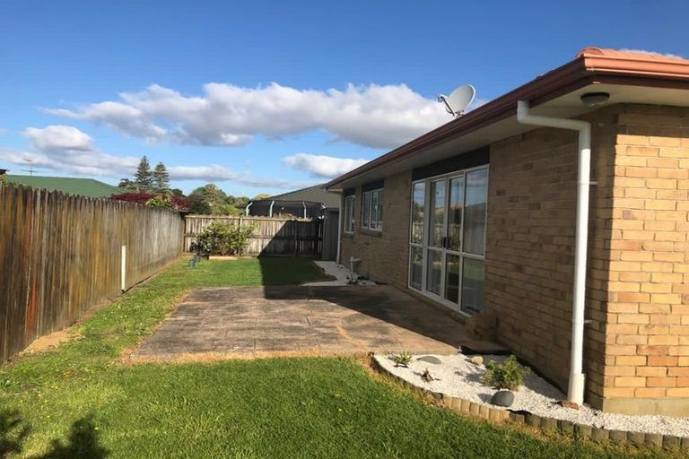 Photo of property in 15 Matilda Place, Weymouth, Auckland, 2103