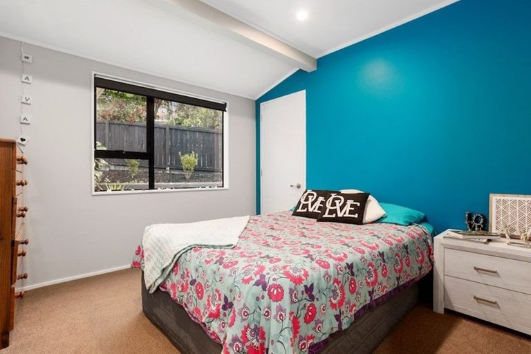 Photo of property in 33 D'oyly Drive, Stanmore Bay, Whangaparaoa, 0932
