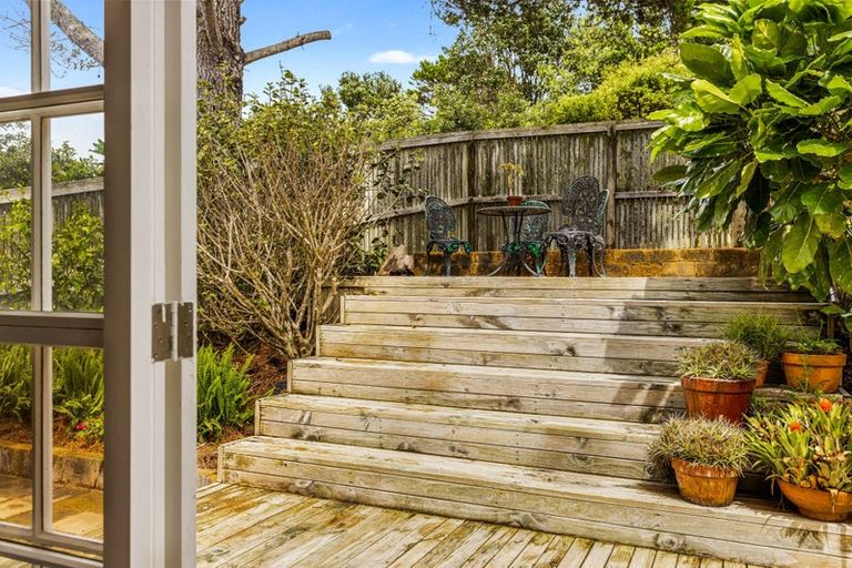 Photo of property in 376 Oaia Road, Muriwai, Waimauku, 0881