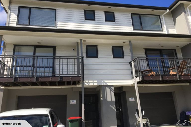 Photo of property in 16 Peony Mews, Oteha, Auckland, 0632