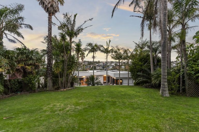 Photo of property in 1/52 Masterton Road, Rothesay Bay, Auckland, 0630