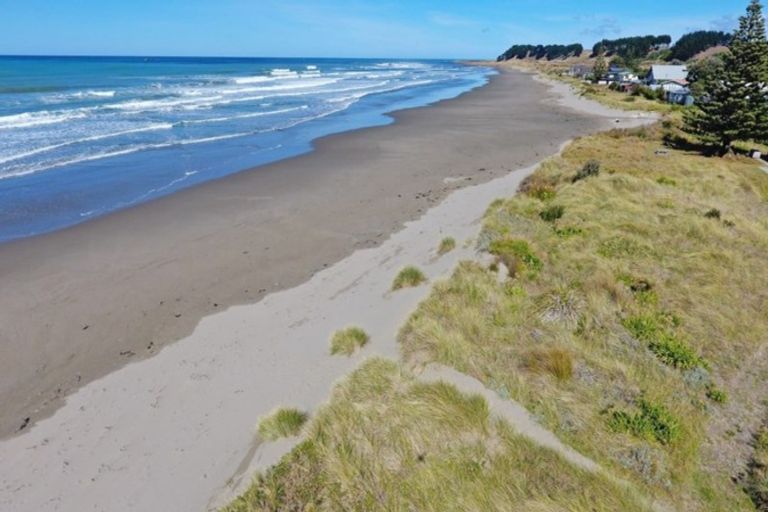 Photo of property in 117 Blue Pacific Parade, Riversdale Beach, Masterton, 5872