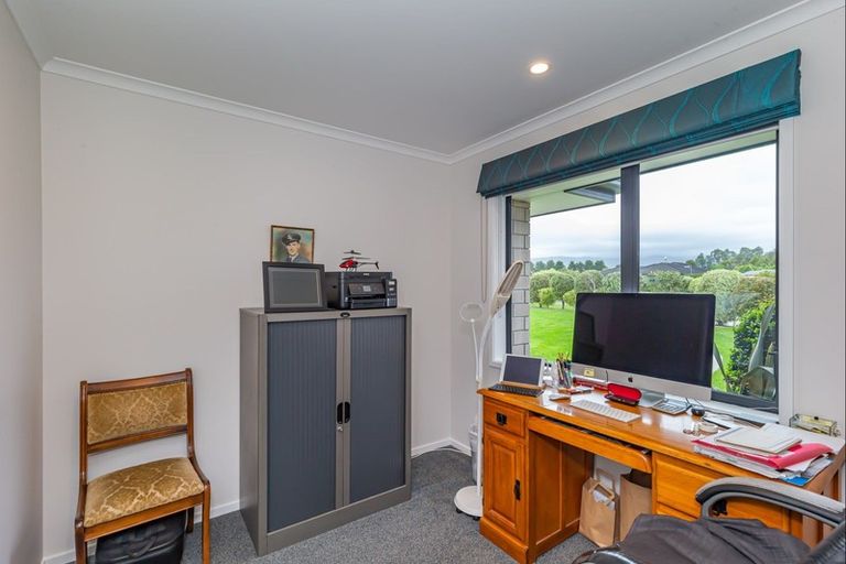 Photo of property in 52 Garth Road, Levin, 5571