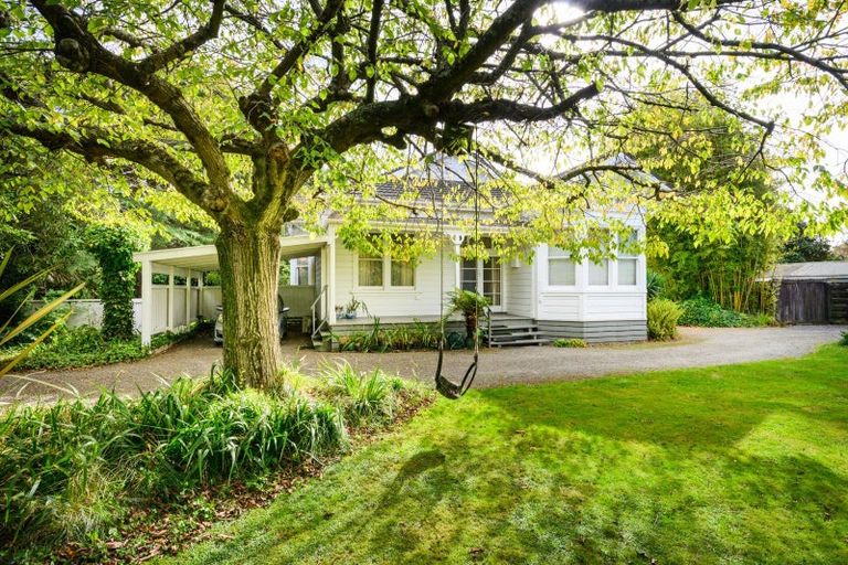 Photo of property in 19 Pahiatua Street, Hokowhitu, Palmerston North, 4410