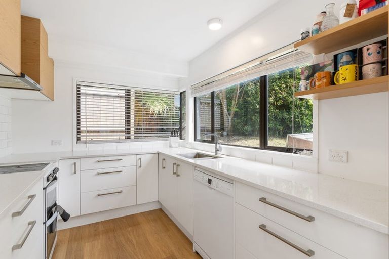 Photo of property in 1/16 Cairnbrae Court, Northcross, Auckland, 0632