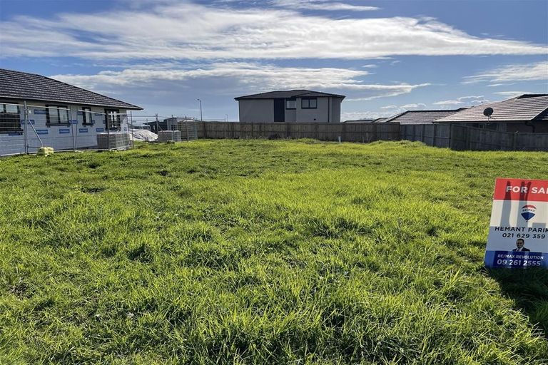 Photo of property in 4 Waikohi Avenue, Glenbrook, 2681