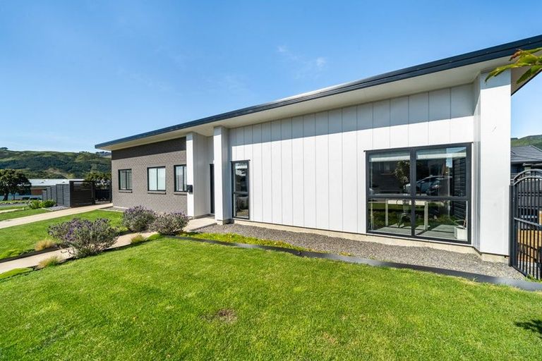 Photo of property in 1 Taraiti Crescent, Kenepuru, Porirua, 5022