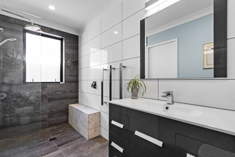 Photo of property in 1 Spriggs Crescent, Greenmeadows, Napier, 4112