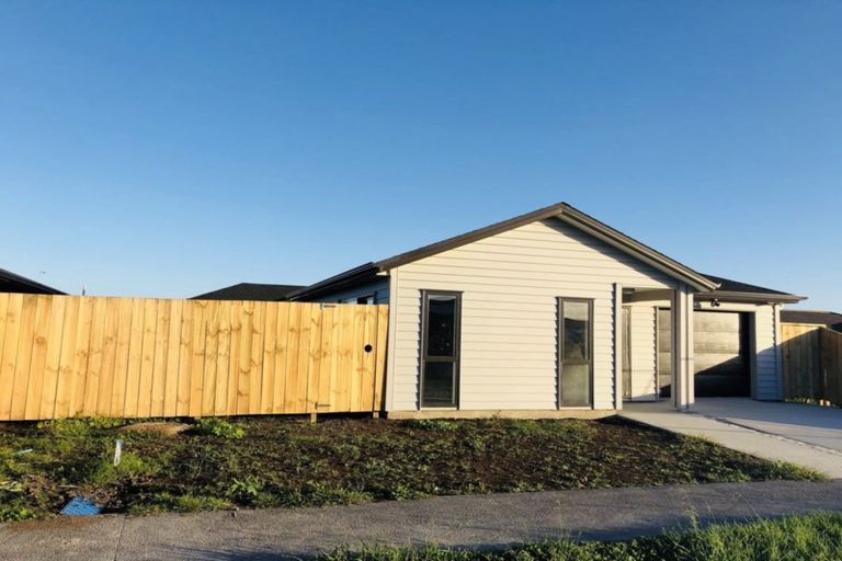 Photo of property in 4 Grandifolia Road, Takanini, 2110