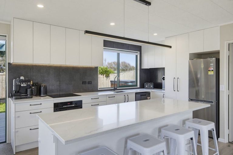 Photo of property in 16b Karaka Street, Otaki Beach, Otaki, 5512