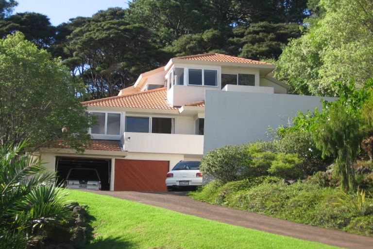 Photo of property in 37 Woodfern Crescent, Titirangi, Auckland, 0604