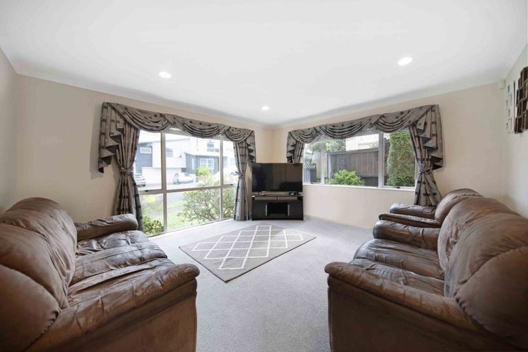 Photo of property in 9 Seresin Crescent, Flat Bush, Auckland, 2016