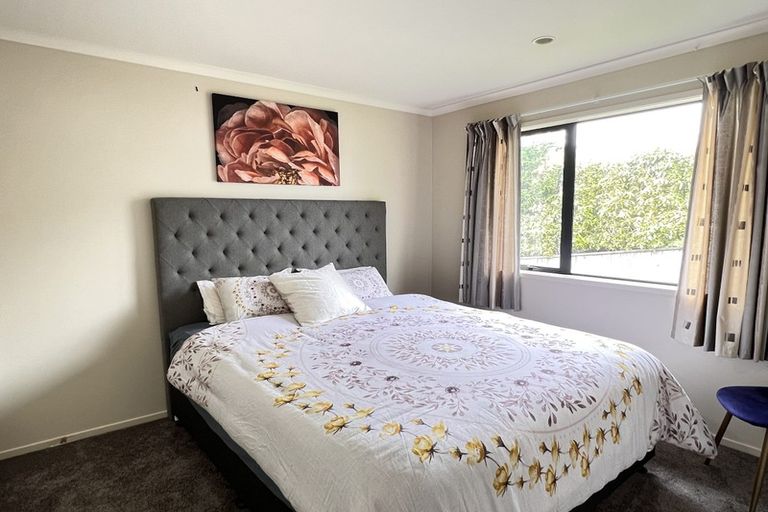 Photo of property in 25 Mcewen Crescent, Riverstone Terraces, Upper Hutt, 5018