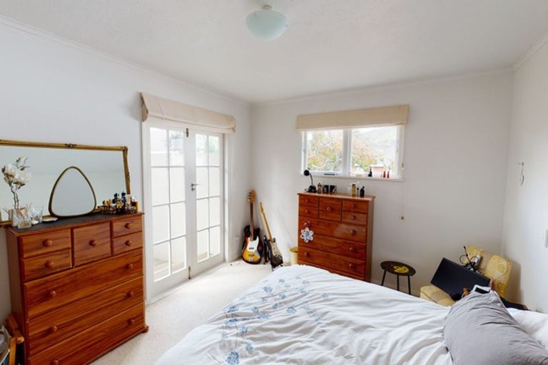 Photo of property in 39a Parkvale Road, Karori, Wellington, 6012