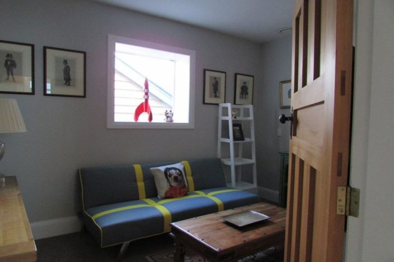 Photo of property in 11 Hawkhurst Road, Lyttelton, 8082