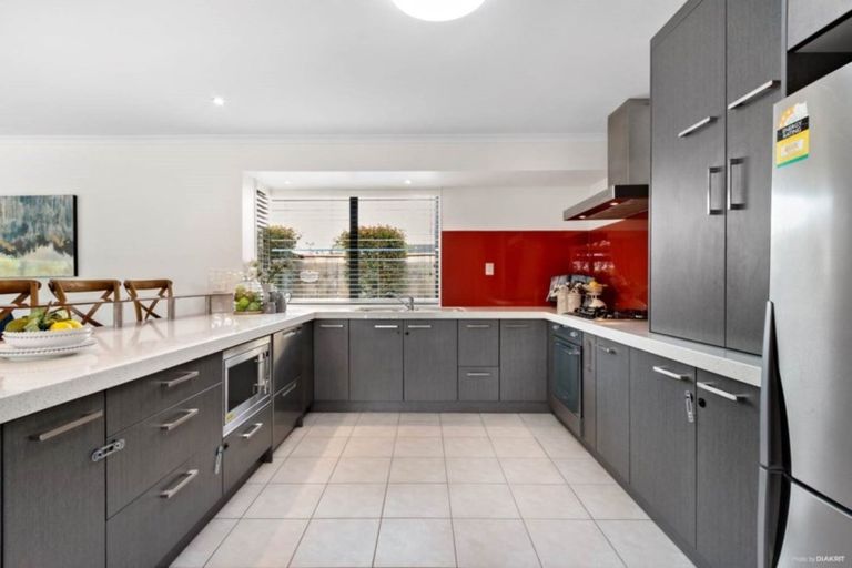 Photo of property in 2 Kippure Close, East Tamaki, Auckland, 2013