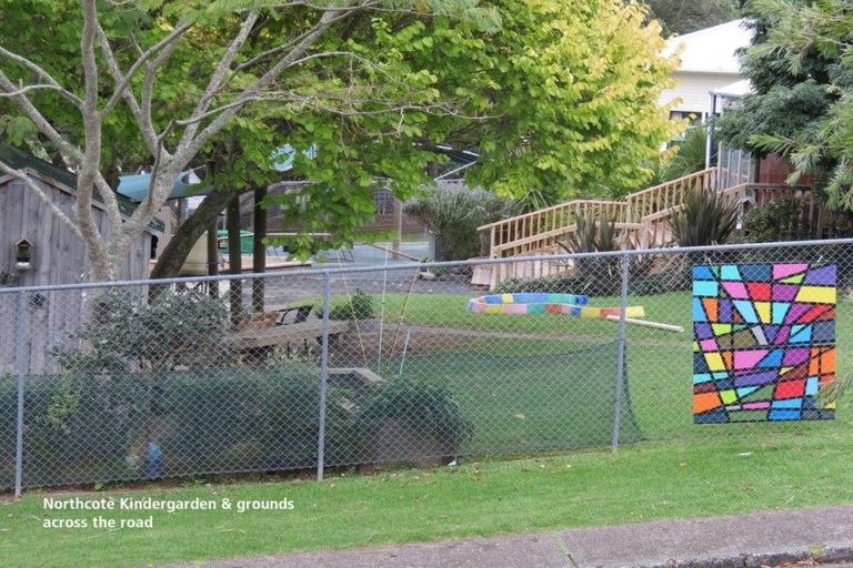 Photo of property in 8a Nutsey Avenue, Northcote, Auckland, 0627