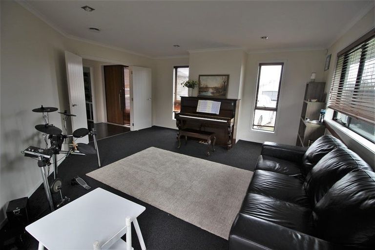 Photo of property in 99 Saint James Drive, Huntington, Hamilton, 3210