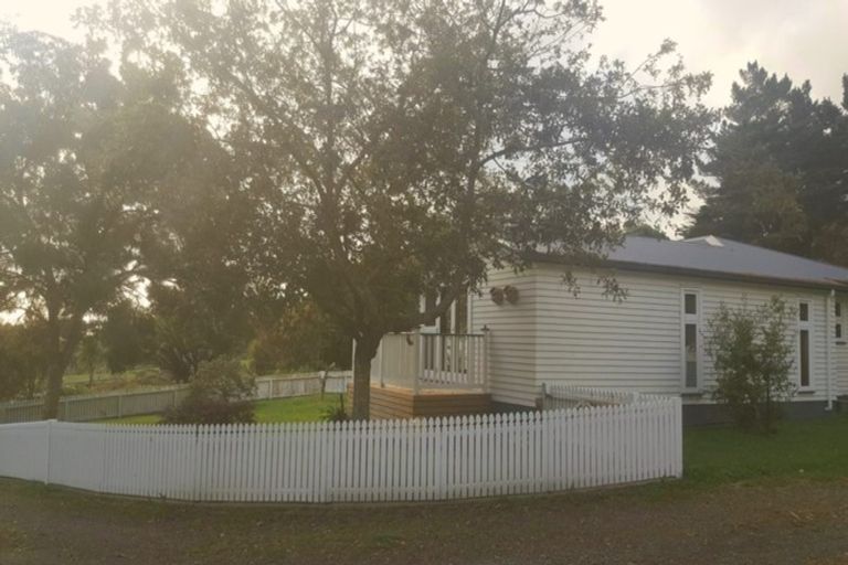 Photo of property in 603 Peak Road, Helensville, 0875