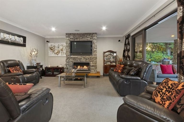 Photo of property in 45 Oakgrove Drive, Rangiora, 7400